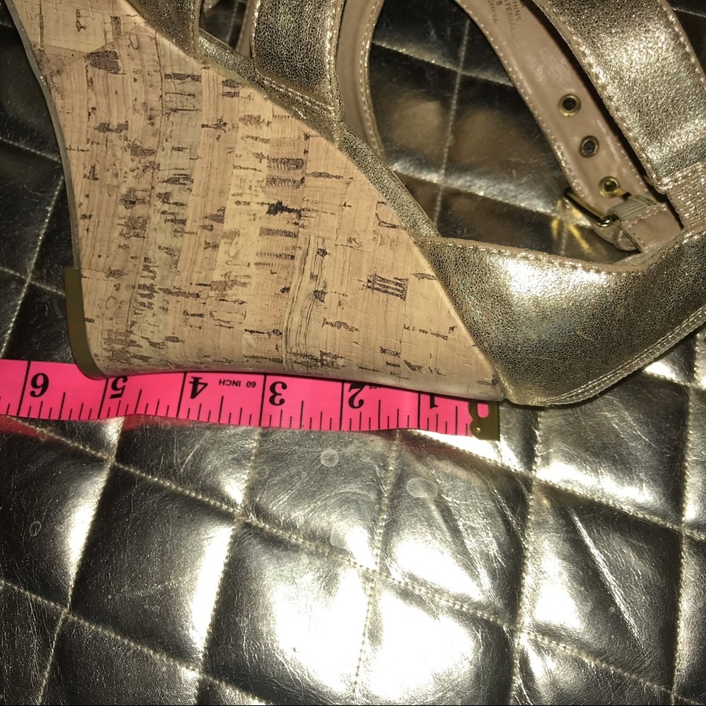🏵NWOT🏵GUESS Sandals🏵 - Picture 5 of 5